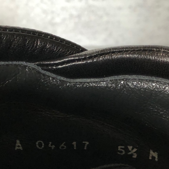 Stuart Weiztman Kitten Heel Gore Tex Boot 5.5 M - Picture 16 of 16